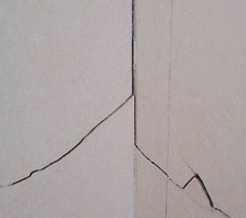 地卫士-传统材料接缝多 易翘板 开裂 破损