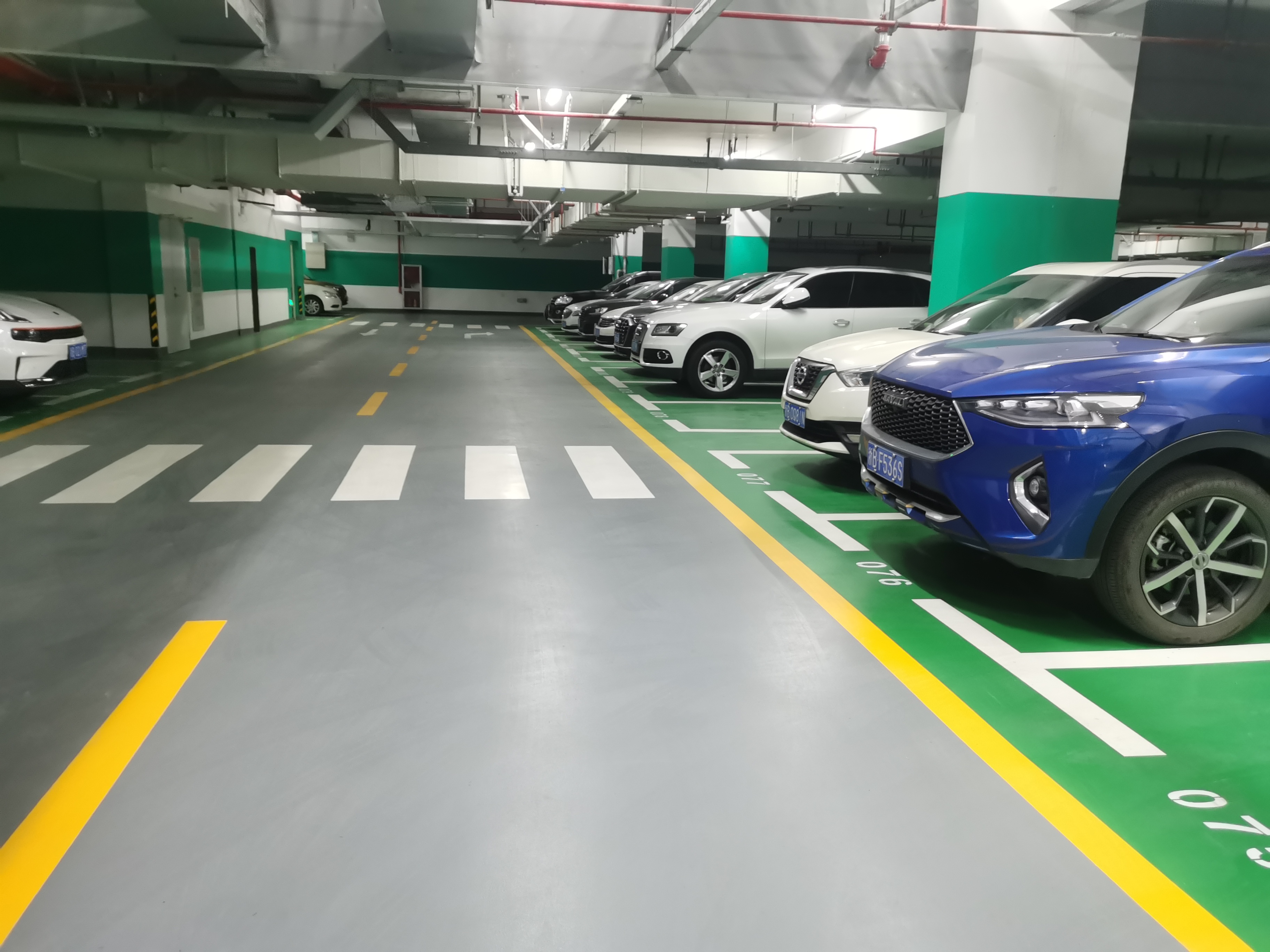 停车场地坪漆选对了，用20年不成问题！！