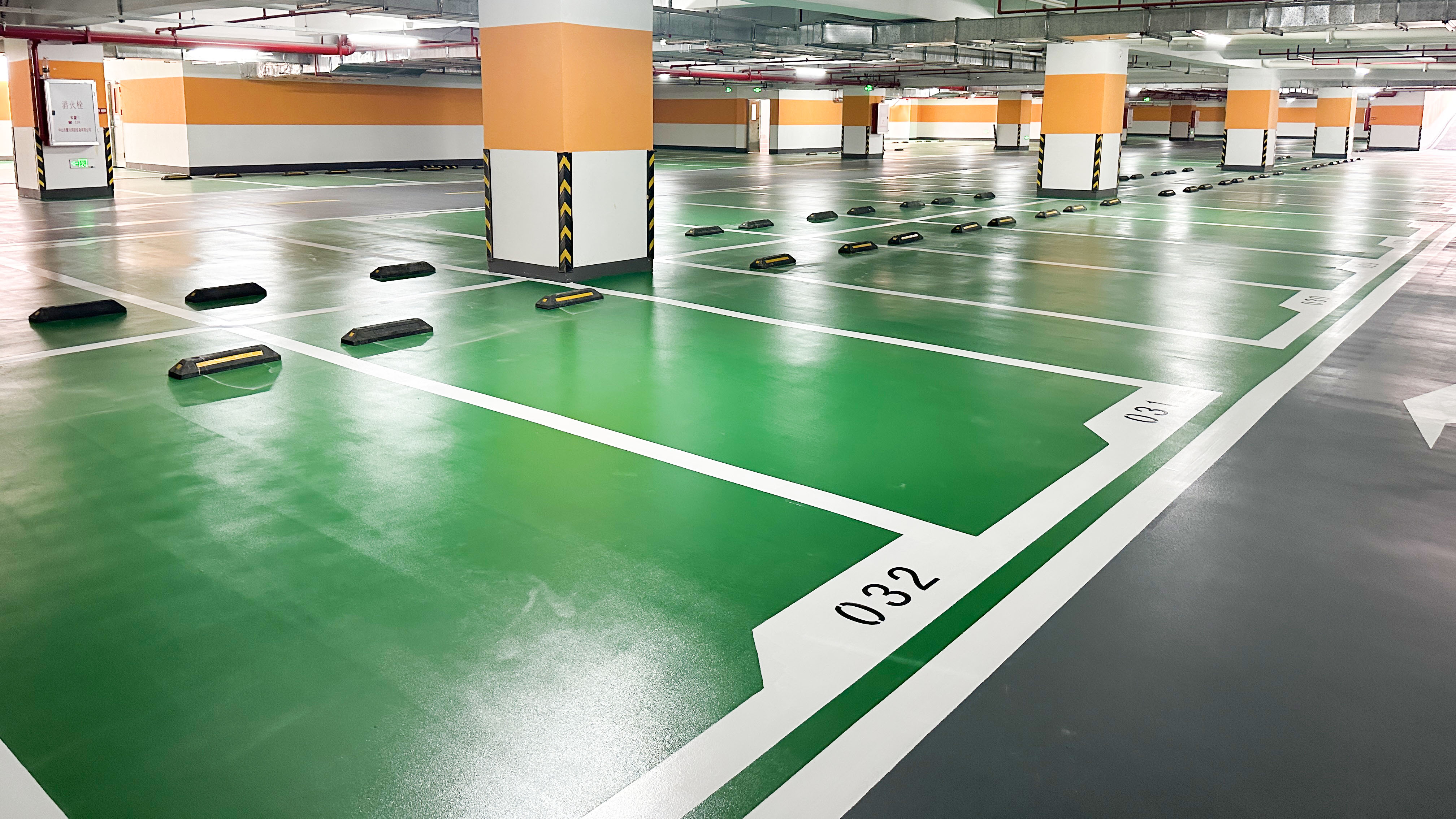中山某服装企业地下停车场焕新密码：静音防滑超耐磨地坪漆