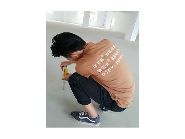 水泥地面硬化剂厂家教您新水泥地面硬度不够用什么处理?