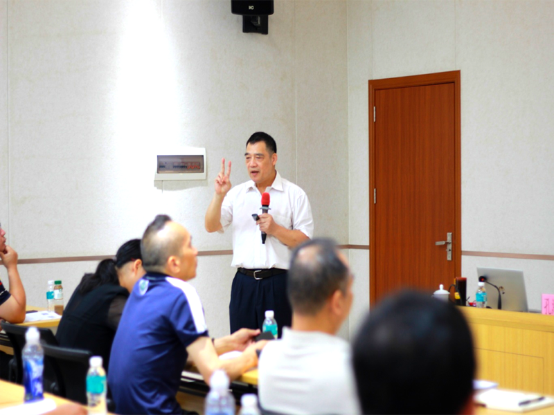 孔海发秘书长讲授《建材企业现场管理5S地面标识划线规划》